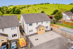 Loudoun Court, Darvel